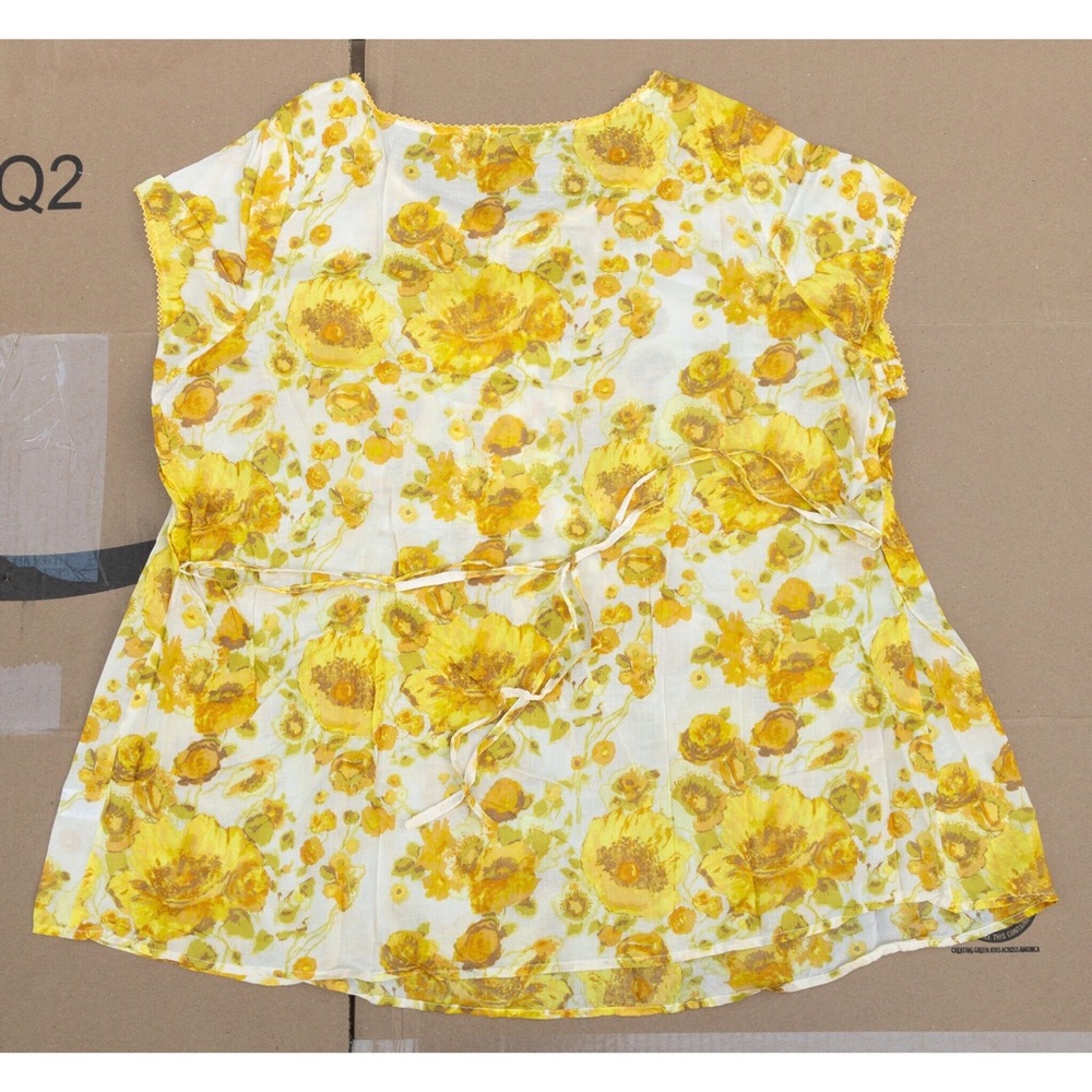 ❌ SOLD❌ Isaac Mizrahi Pleat Detail Self Belt Top - Picture 3 of 8